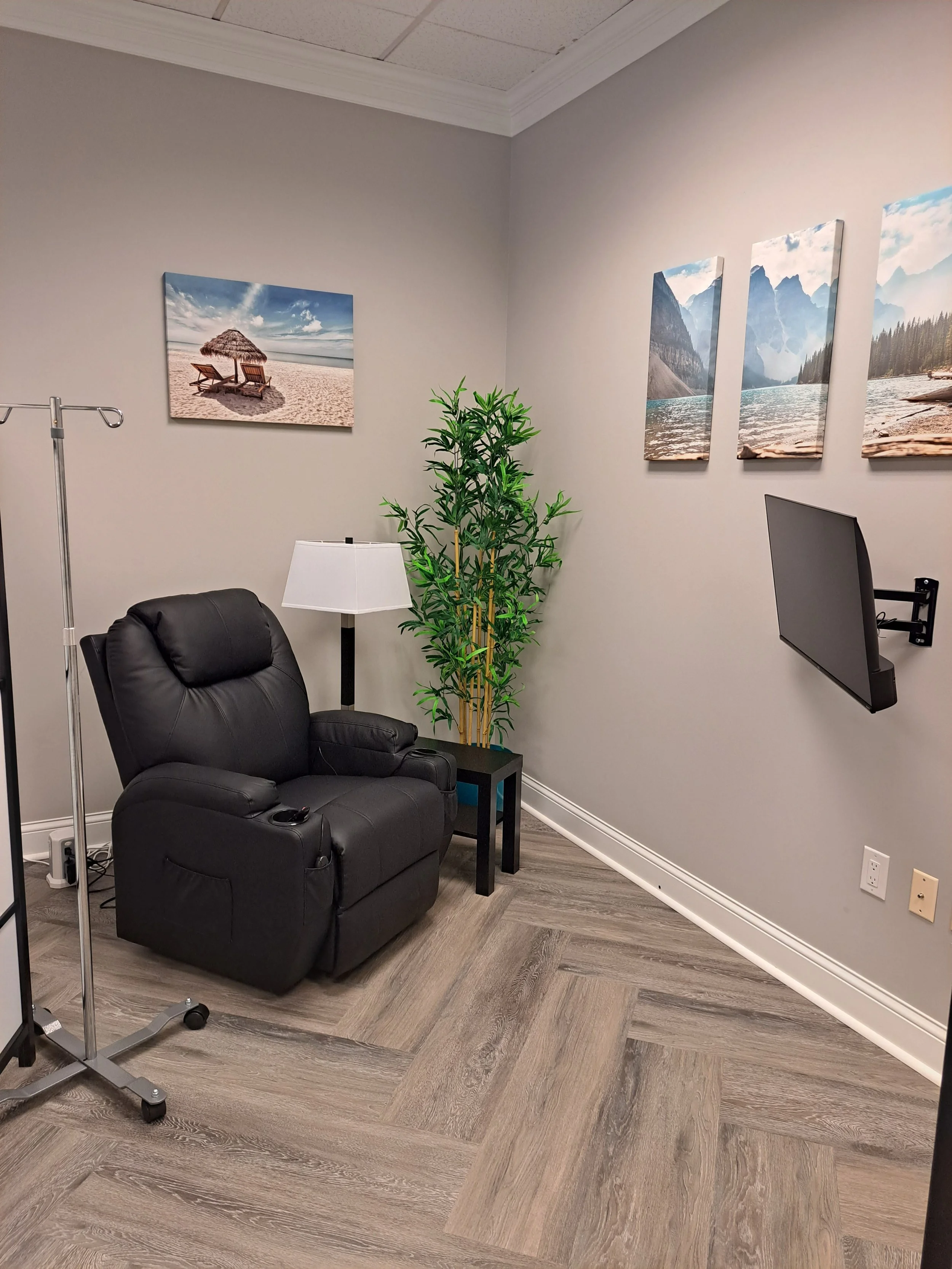 A comfortable infusion suite at Infuse One Ohio